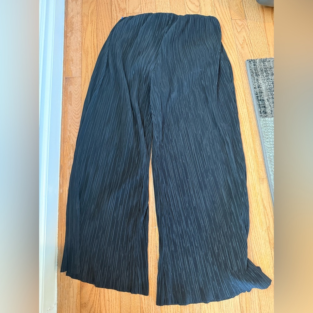Elegant Zara  Black Pleated Wide Leg Pants Size L